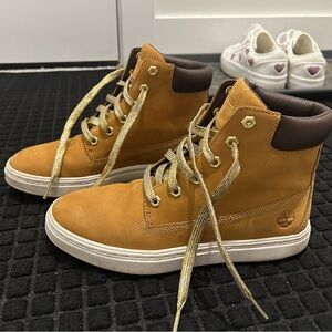 Timberland Tan Lace-Up Boots with Gold Accents NEW